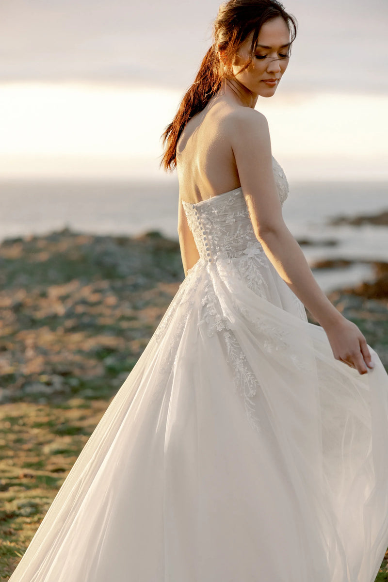 33669 - Sparkling Tulle A-Line Gown with Pointed Sweetheart Neckline and Slit