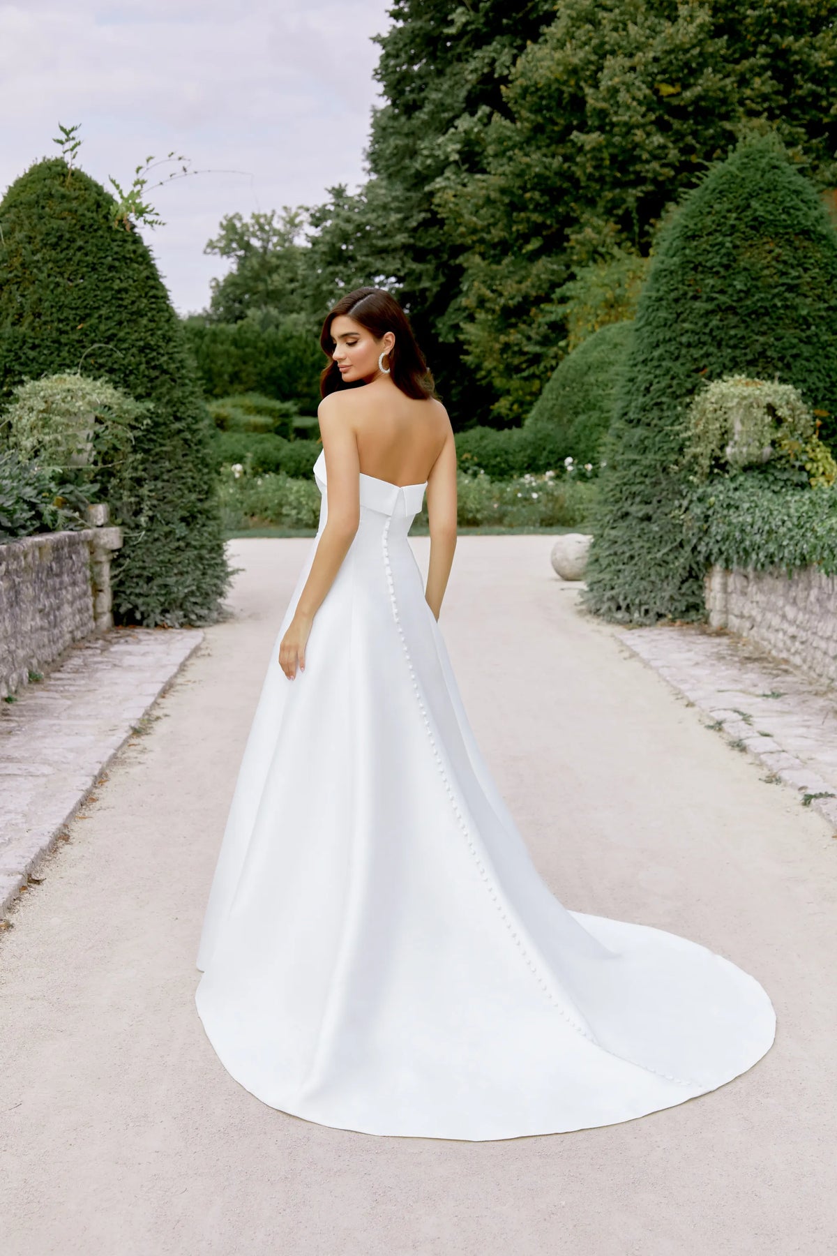 33292 - Romantic A-Line Wedding Gown with Flowy Skirt