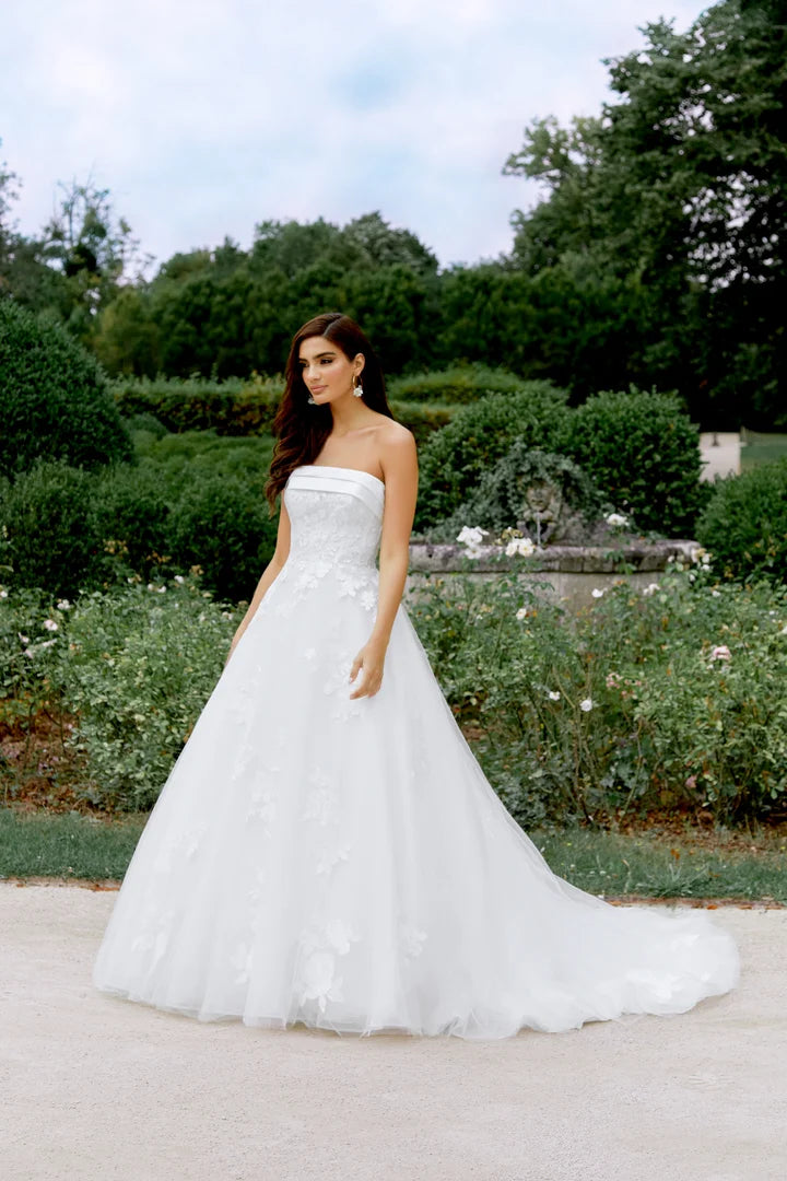 33295 - Ball Gown Wedding Dress with Full Skirt & Regal Design