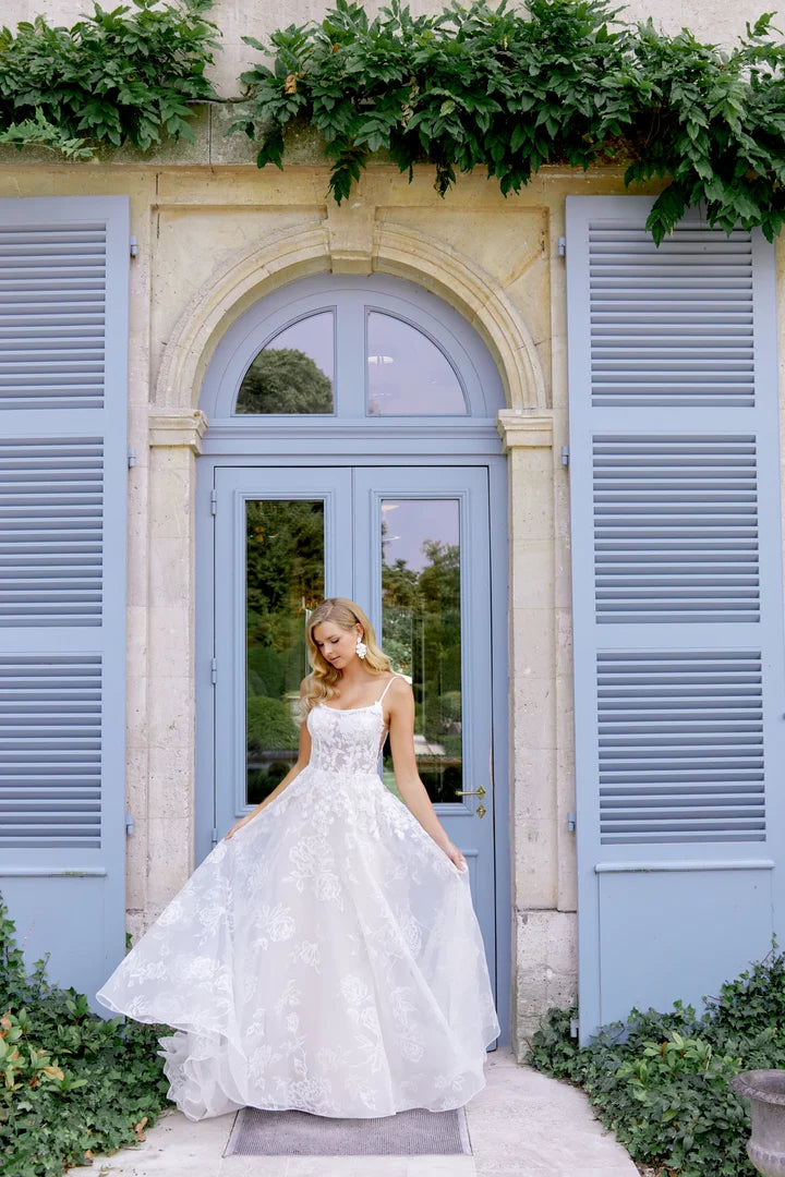 33296 - Elegant A-Line Bridal Gown for Classic Brides