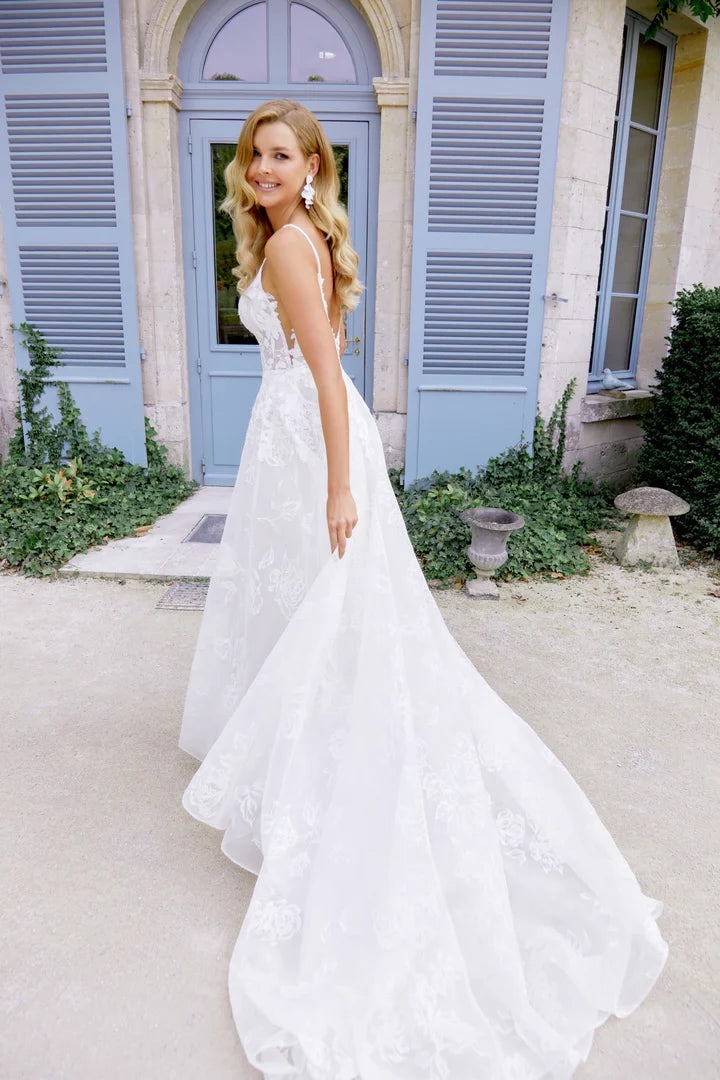 33296 - Elegant A-Line Bridal Gown for Classic Brides