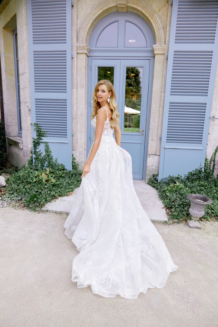 33296 - Elegant A-Line Bridal Gown for Classic Brides