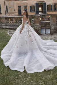 34815-Strapless Sweetheart Neckline Tulle Ballgown Wedding Dress