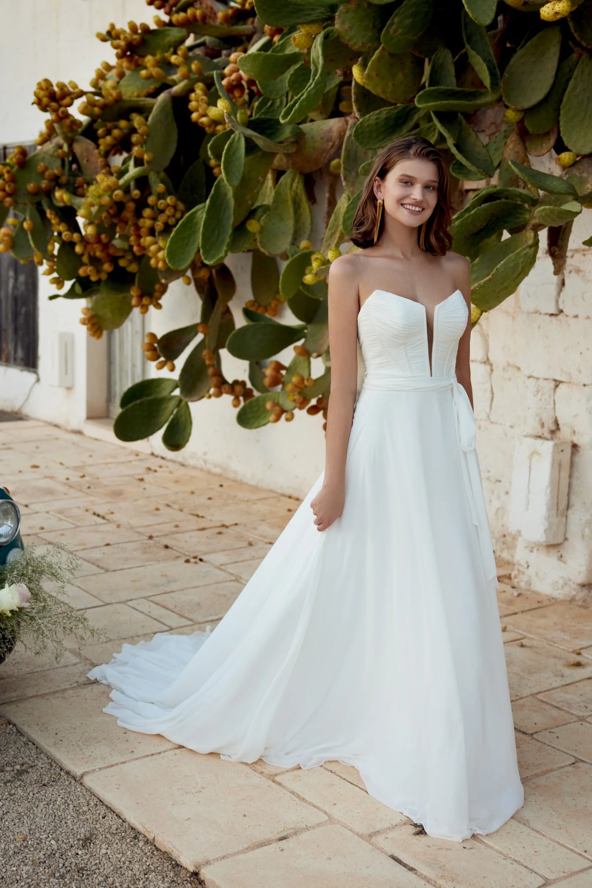 33281 - Elegant A-Line Bridal Gown for Classic Brides