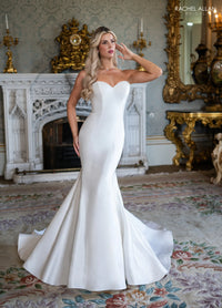 34528 - Sleek Mermaid with Detachable Train