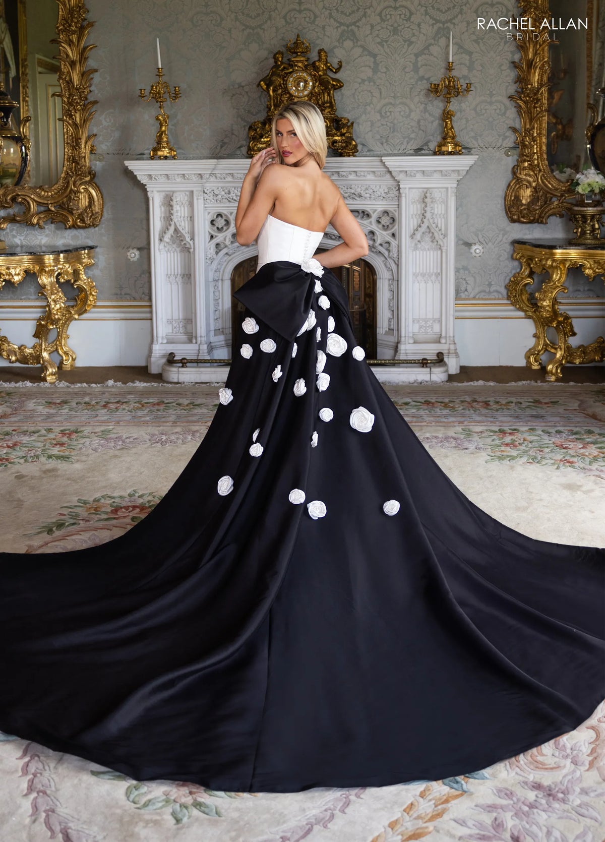 34528 - Sleek Mermaid with Detachable Train