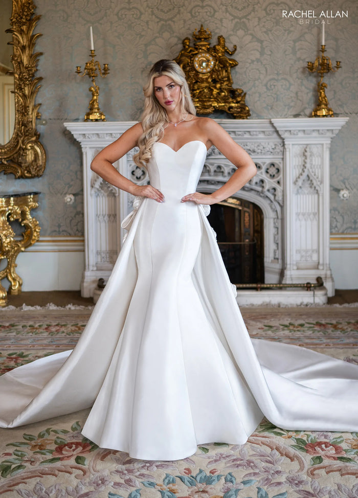 34528 - Sleek Mermaid with Detachable Train