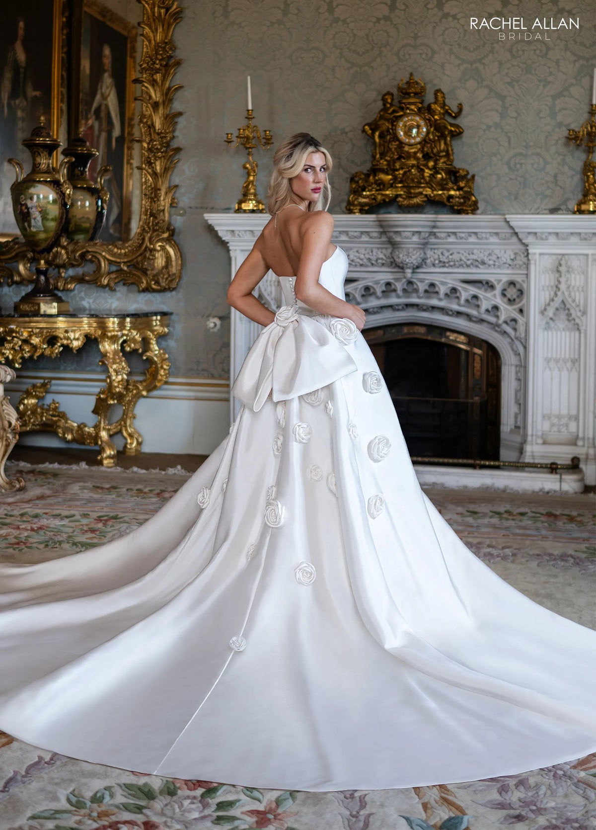 34528 - Sleek Mermaid with Detachable Train