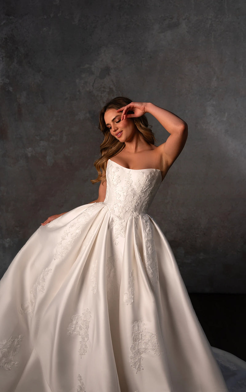33391 - Princess-Style Ball Gown Bridal Dress with Elegant Details