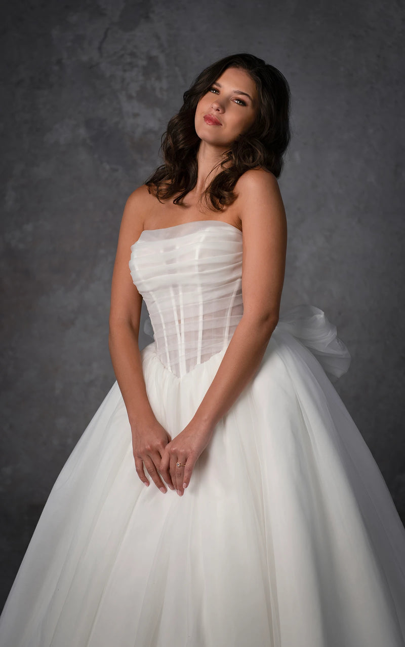 33388 - Romantic Ball Gown Wedding Dress for a Fairytale Look