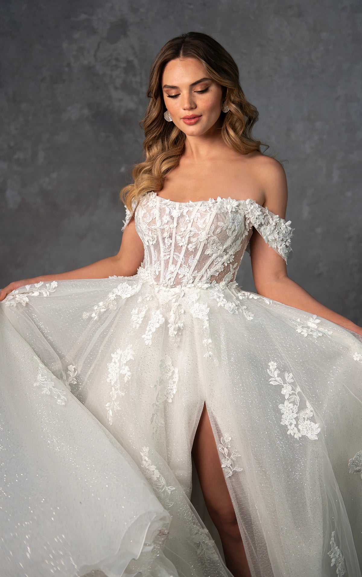 33394 - Classic Ball Gown Bridal Gown with Voluminous Skirt