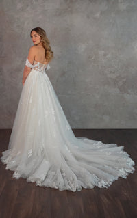33394 - Classic Ball Gown Bridal Gown with Voluminous Skirt
