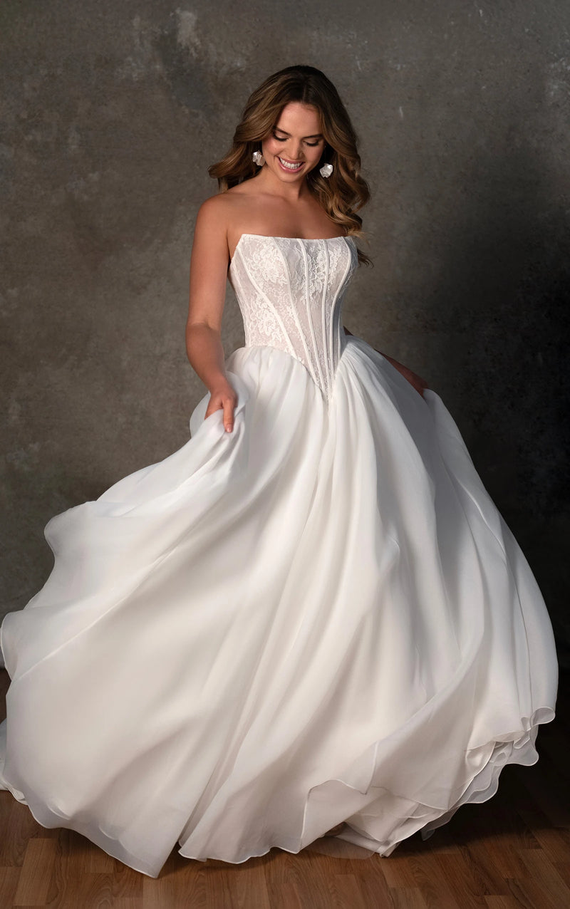 33608 - Princess-Style Ball Gown Bridal Dress with Elegant Details