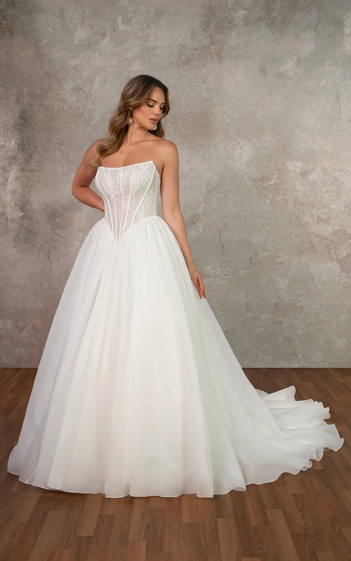 33608 - Princess-Style Ball Gown Bridal Dress with Elegant Details