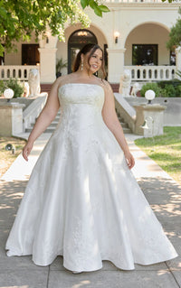 33615 - Classic Ball Gown Bridal Gown with Voluminous Skirt