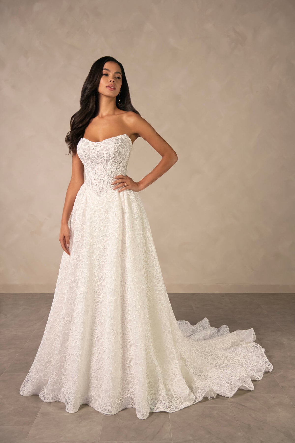 34793 - Romantic lace A-Line with Detachable Long Sleeves