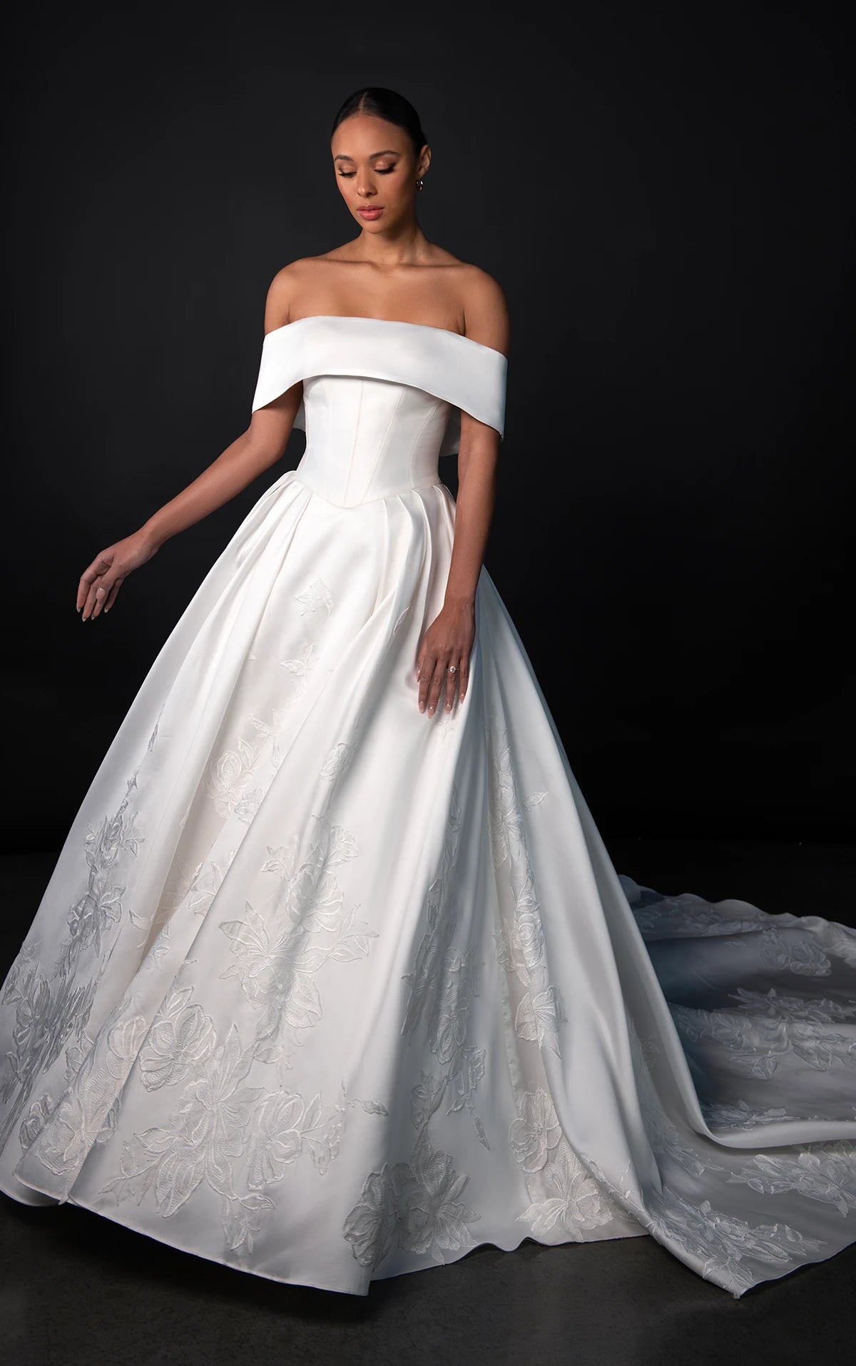 33399 - Romantic Ball Gown Wedding Dress for a Fairytale Look