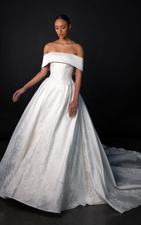 33399 - Romantic Ball Gown Wedding Dress for a Fairytale Look