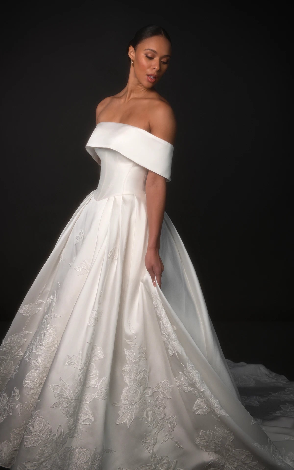 33399 - Romantic Ball Gown Wedding Dress for a Fairytale Look