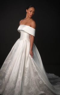 33399 - Romantic Ball Gown Wedding Dress for a Fairytale Look