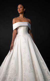 33399 - Romantic Ball Gown Wedding Dress for a Fairytale Look