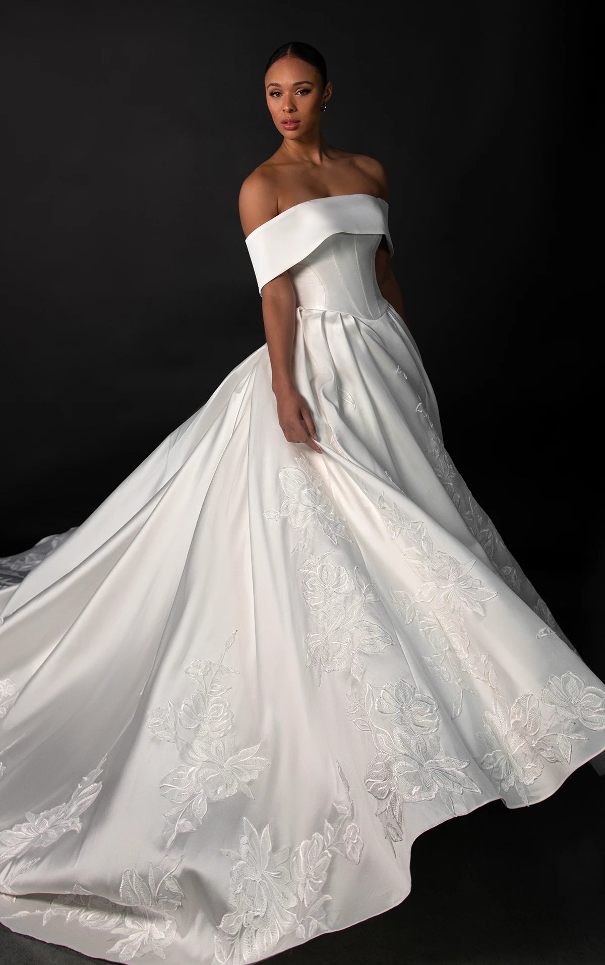 33399 - Romantic Ball Gown Wedding Dress for a Fairytale Look