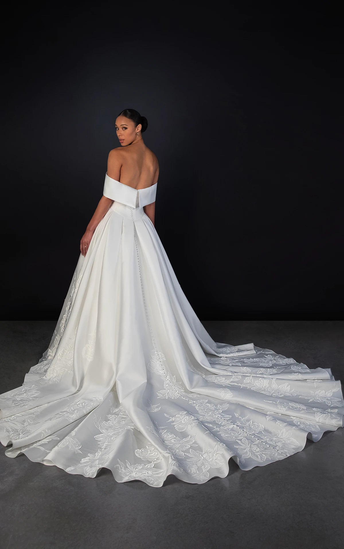 33399 - Romantic Ball Gown Wedding Dress for a Fairytale Look