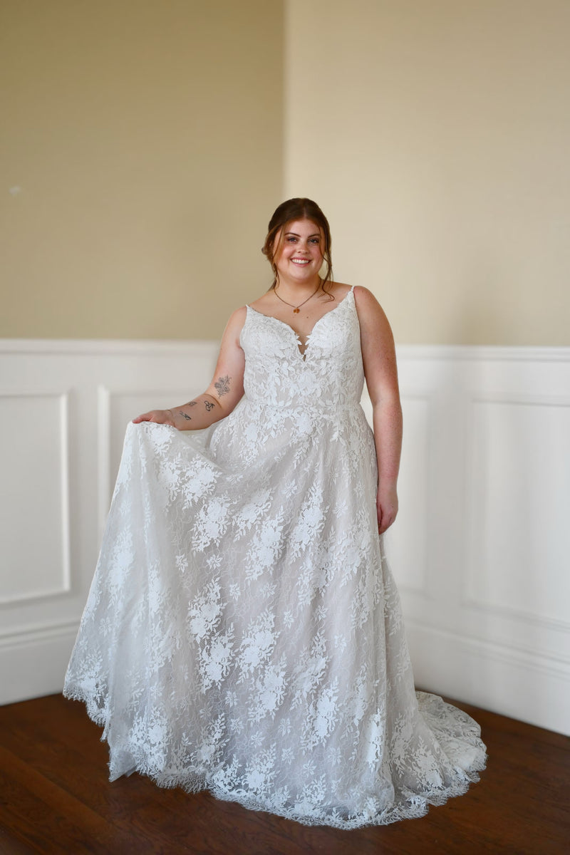 33342 - Elegant A-Line Bridal Gown for Classic Brides