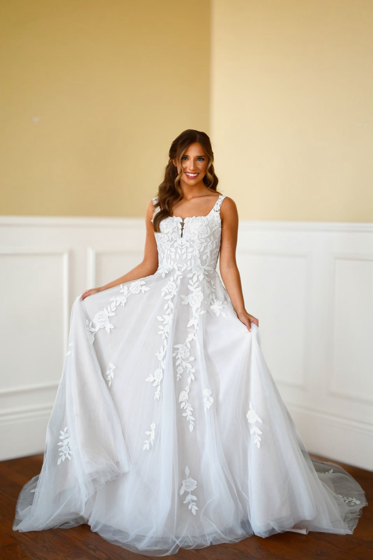 33341 - A-Line Wedding Dress with Timeless Silhouette