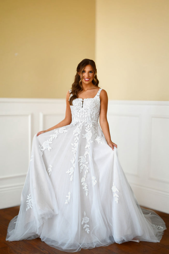 33341 - A-Line Wedding Dress with Timeless Silhouette