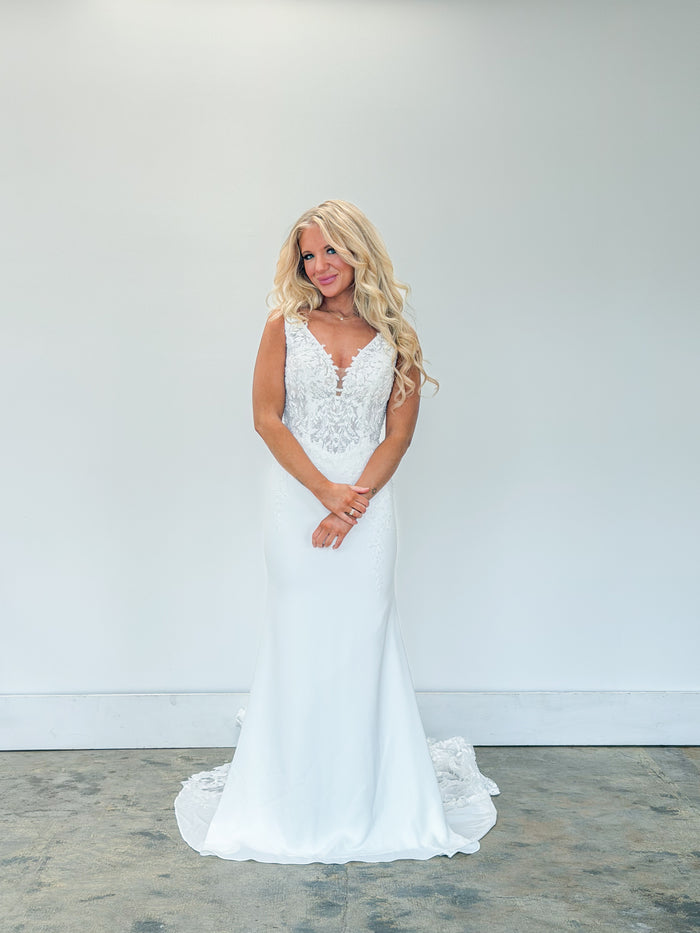34943-V-neck Crepe Fitted Wedding Dress