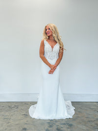 34943-V-neck Crepe Fitted Wedding Dress