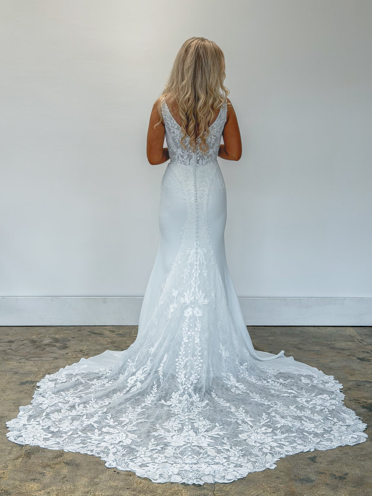 34943-V-neck Crepe Fitted Wedding Dress