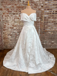 34392-Off the Shoulder A-line Lace Detailing Wedding Gown