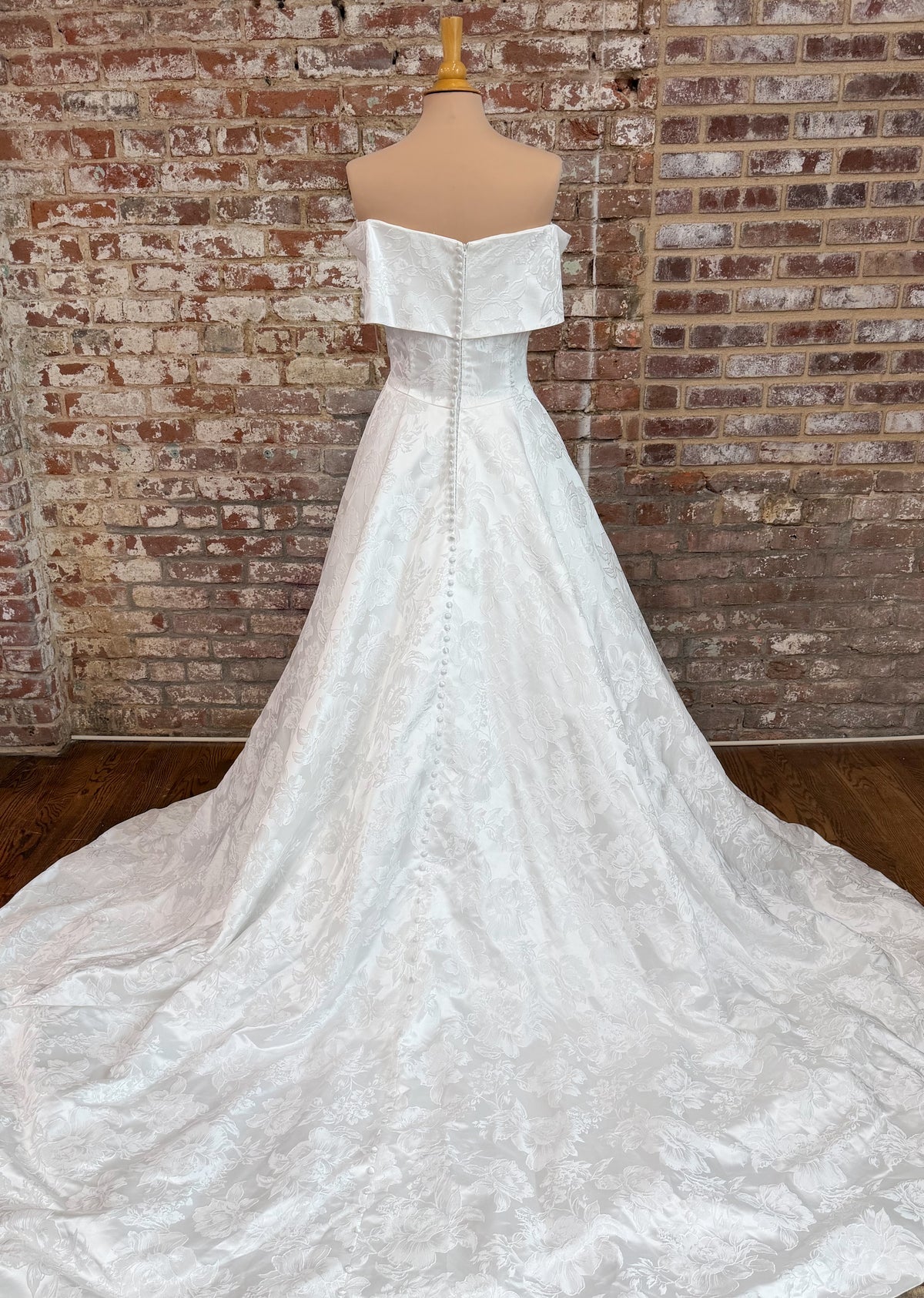 34392-Off the Shoulder A-line Lace Detailing Wedding Gown
