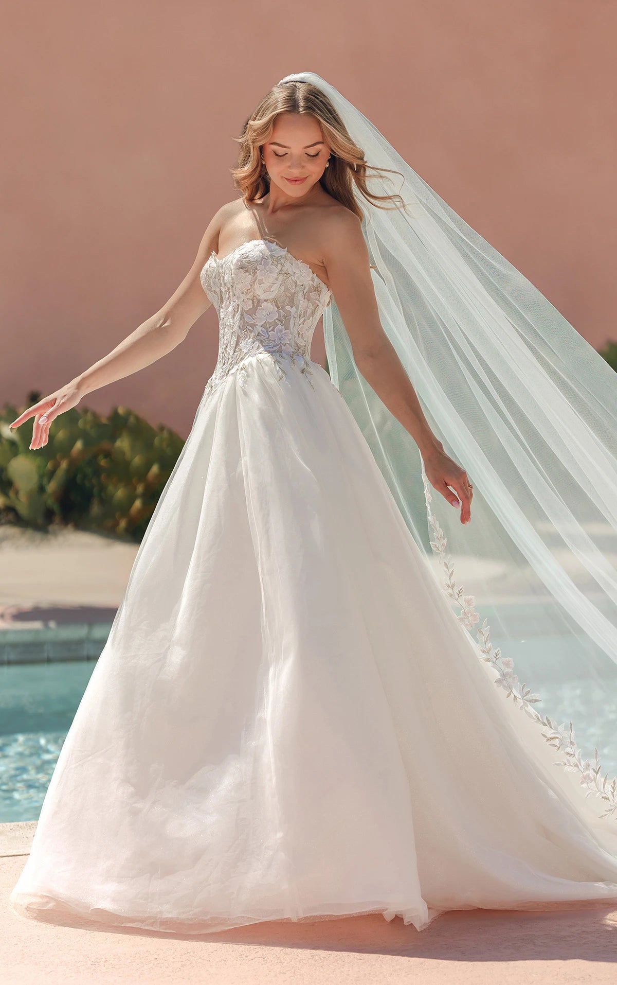 33360 - Romantic Ball Gown Wedding Dress for a Fairytale Look