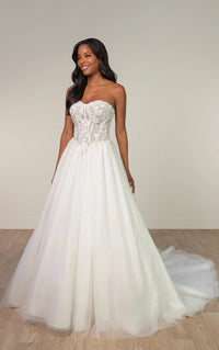 33360 - Romantic Ball Gown Wedding Dress for a Fairytale Look