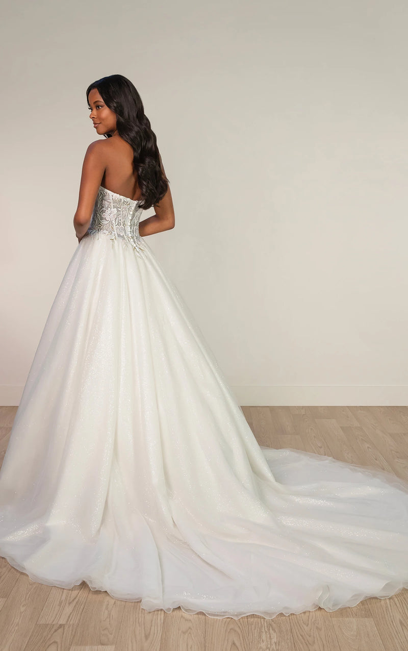 33360 - Romantic Ball Gown Wedding Dress for a Fairytale Look