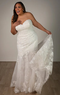 34828-Plus Size Shimmering Lace and Tulle Trumpet Wedding Gown