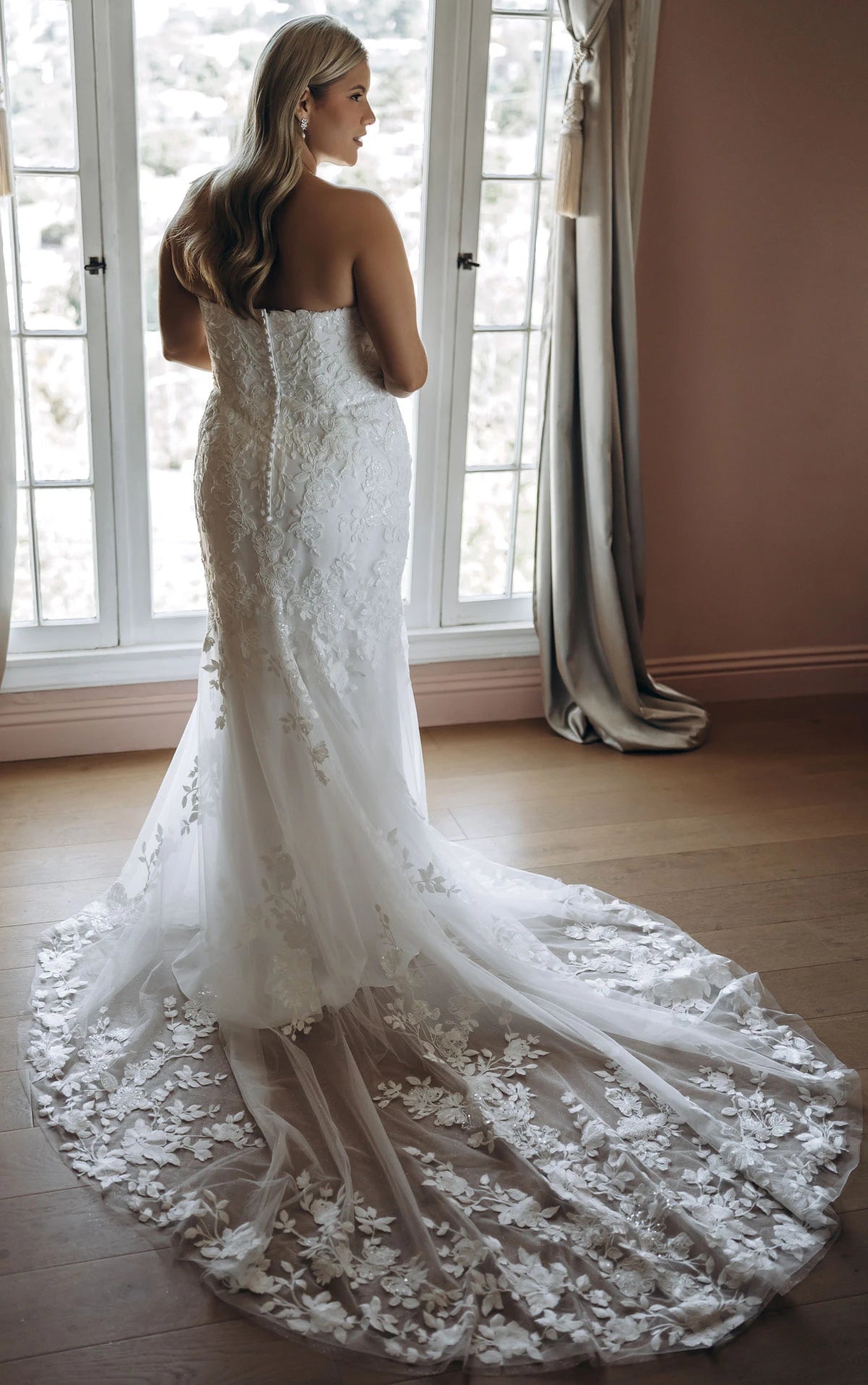 34828-Plus Size Shimmering Lace and Tulle Trumpet Wedding Gown