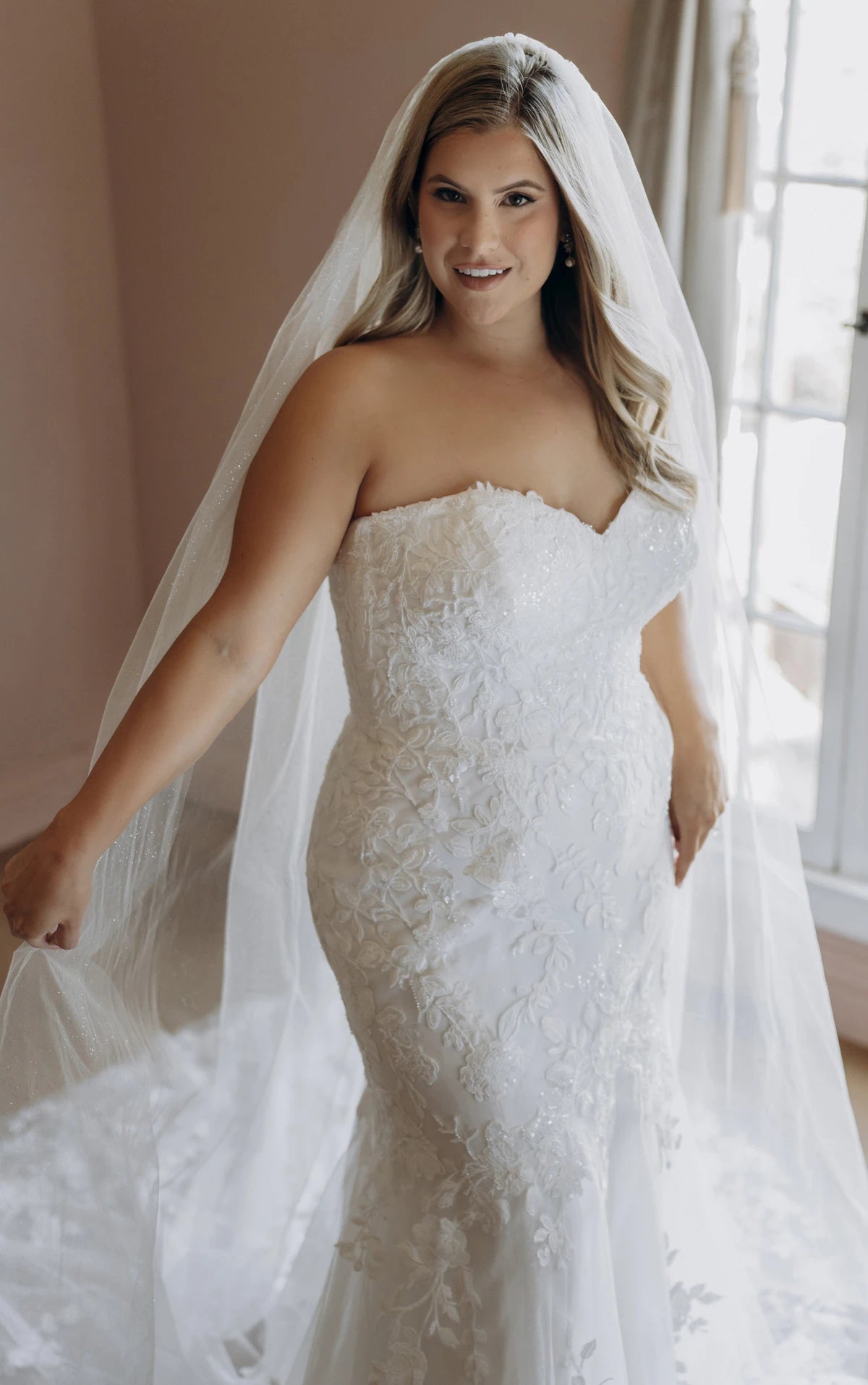 34828-Plus Size Shimmering Lace and Tulle Trumpet Wedding Gown