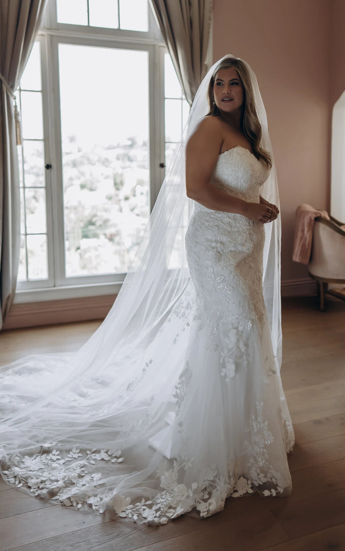 34828-Plus Size Shimmering Lace and Tulle Trumpet Wedding Gown