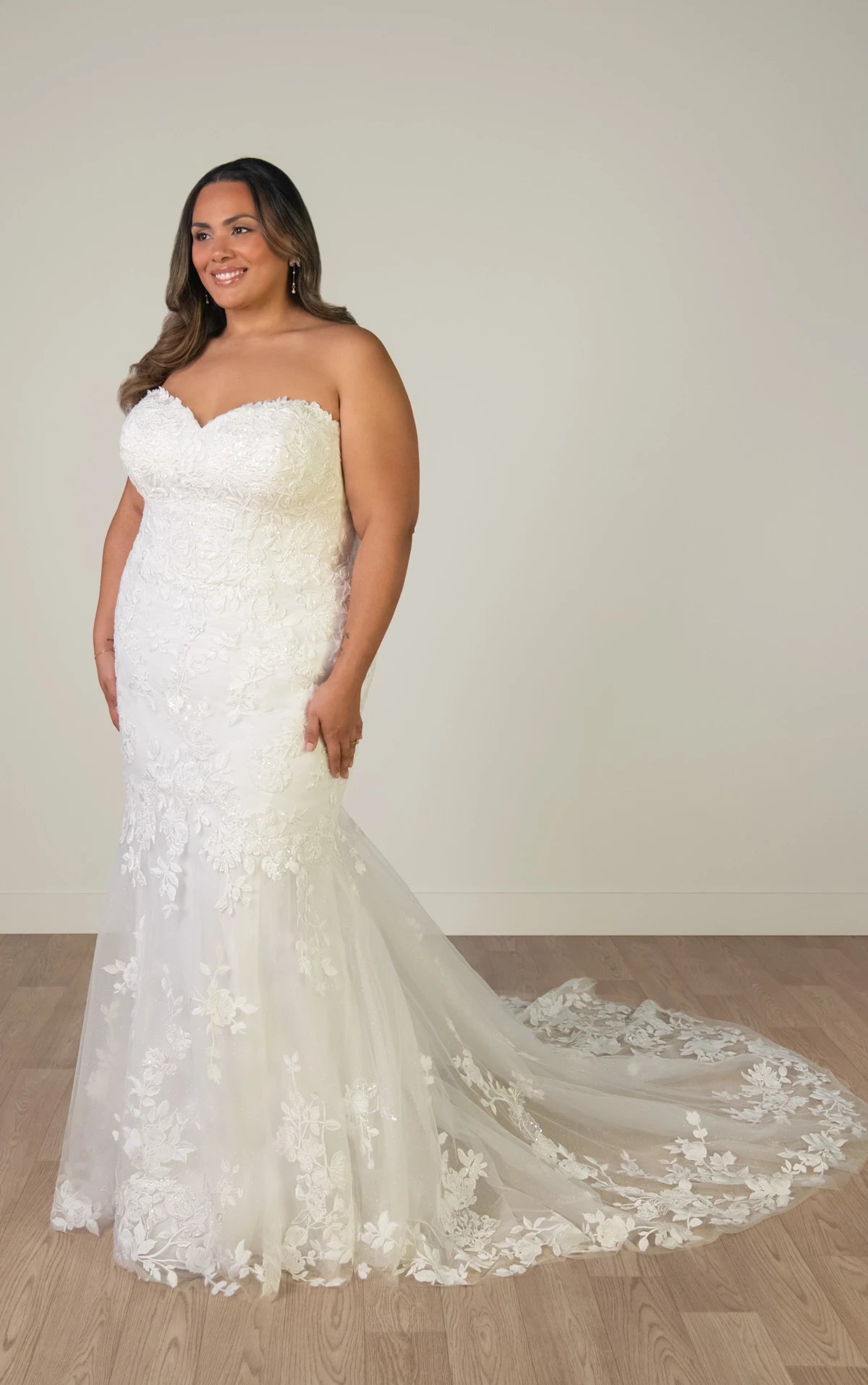 34828-Plus Size Shimmering Lace and Tulle Trumpet Wedding Gown