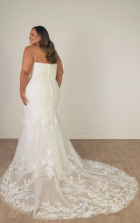 34828-Plus Size Shimmering Lace and Tulle Trumpet Wedding Gown
