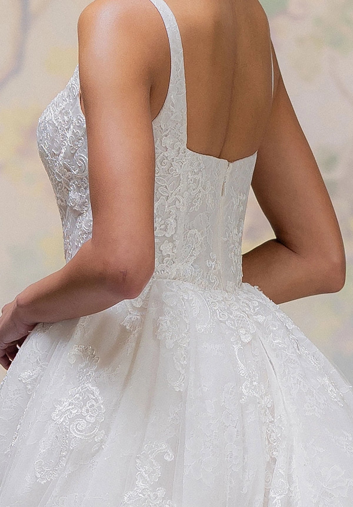 34759-Square Neckline Full Ball Gown Wedding Dress