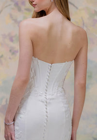 34748-Mermaid Strapless Basque Waist Wedding Dress