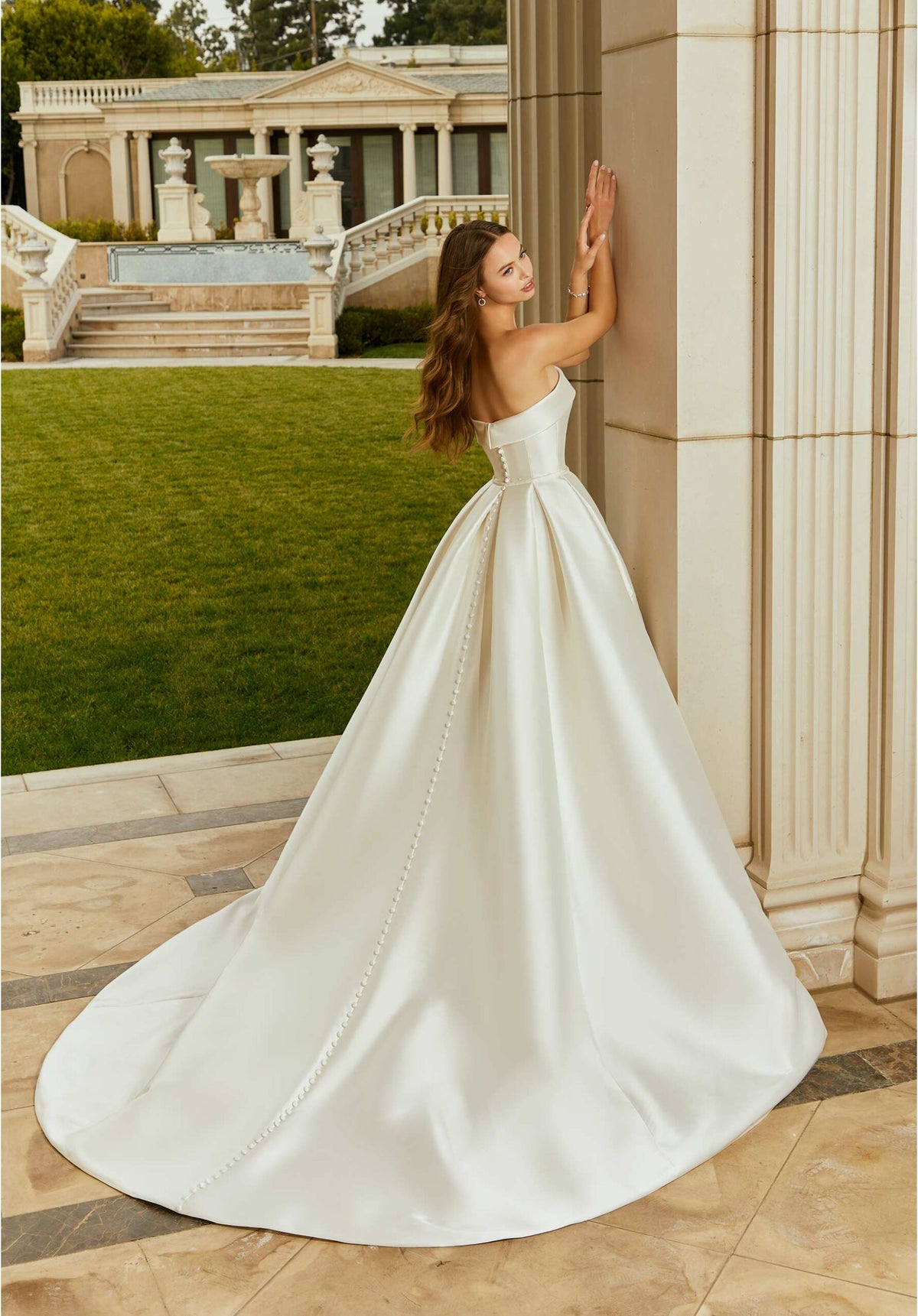 32195 - Romantic Ball Gown Wedding Dress for a Fairytale Look