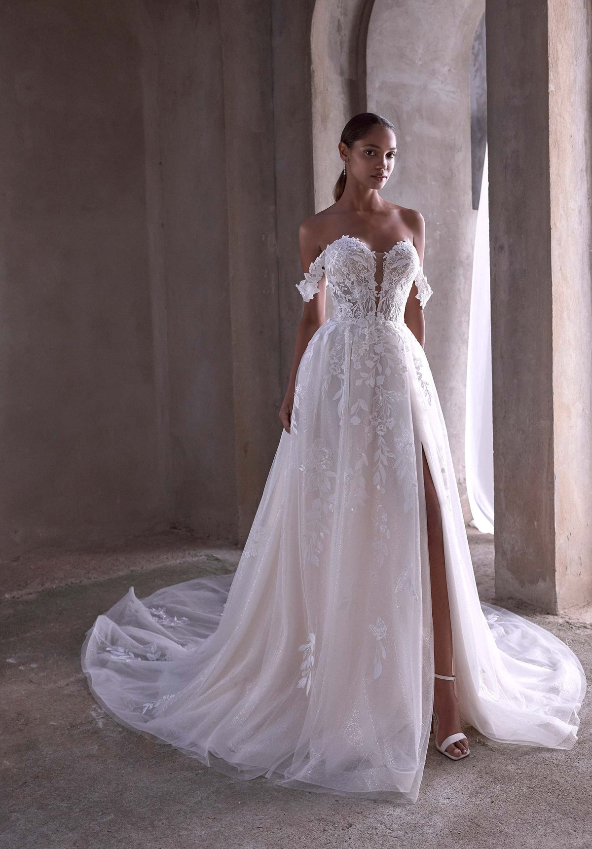 33445 - A-Line Wedding Dress with Timeless Silhouette